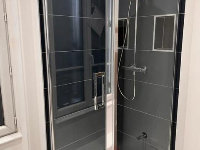 Rénovation d'une salle de bain clé en main à Lyon 3 pour un Nouveau Souffle 